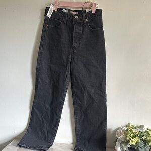 Levi's / Aritzia Women’s Ribcage Straight Ankle jeans size 27